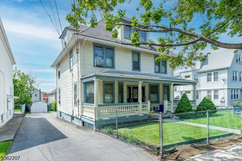 60 Ella St