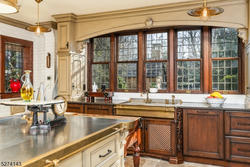 12 Canfield Rd