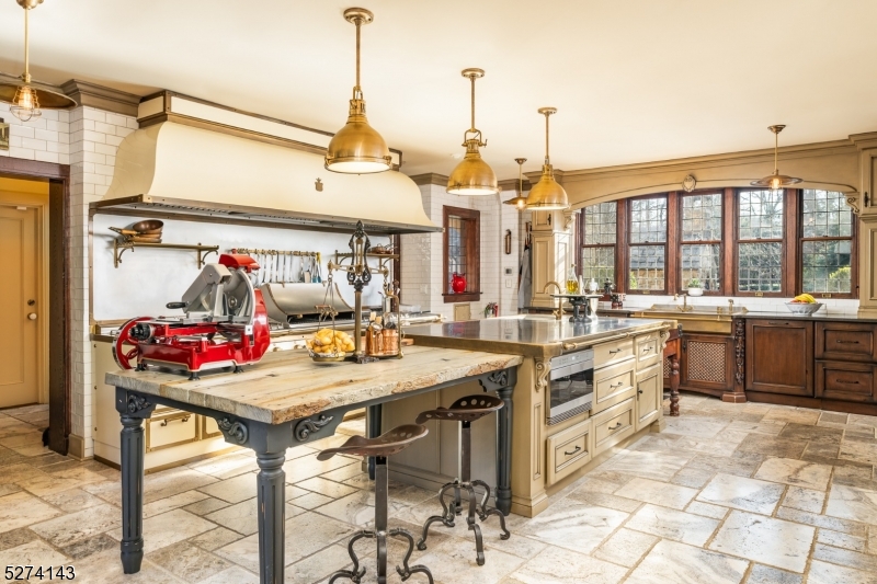 12 Canfield Rd