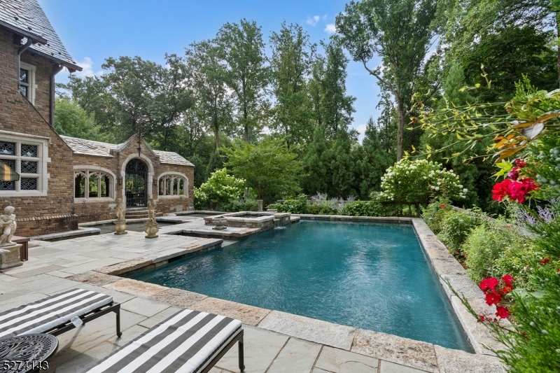 12 Canfield Rd
