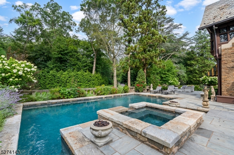 12 Canfield Rd