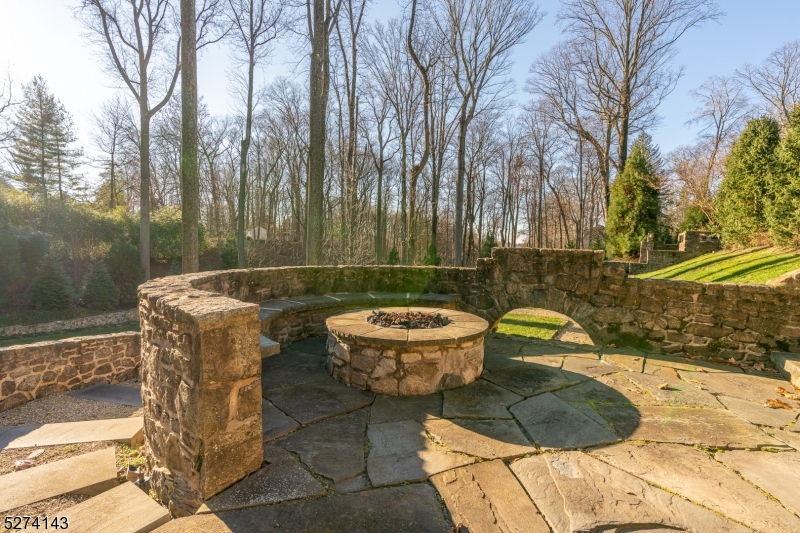 12 Canfield Rd