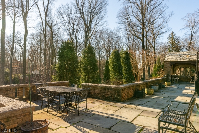 12 Canfield Rd