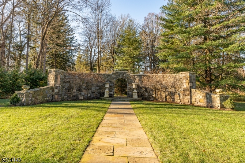 12 Canfield Rd