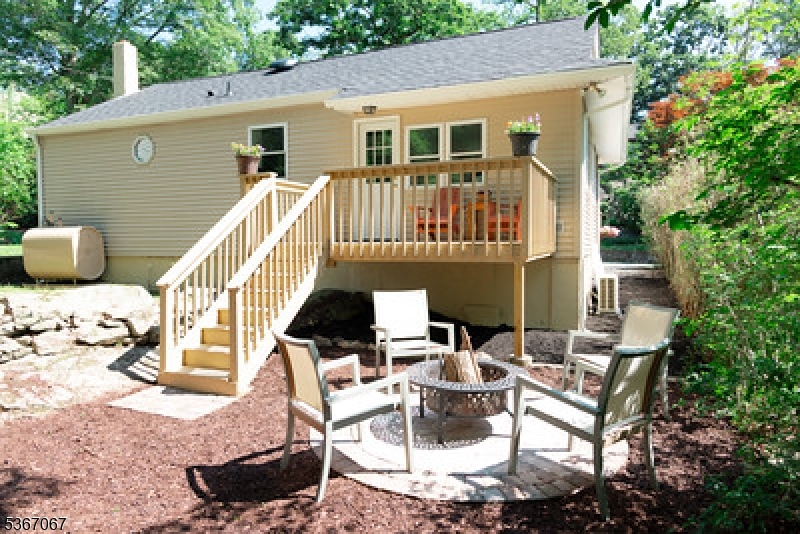 4 Bear Pond Trl
