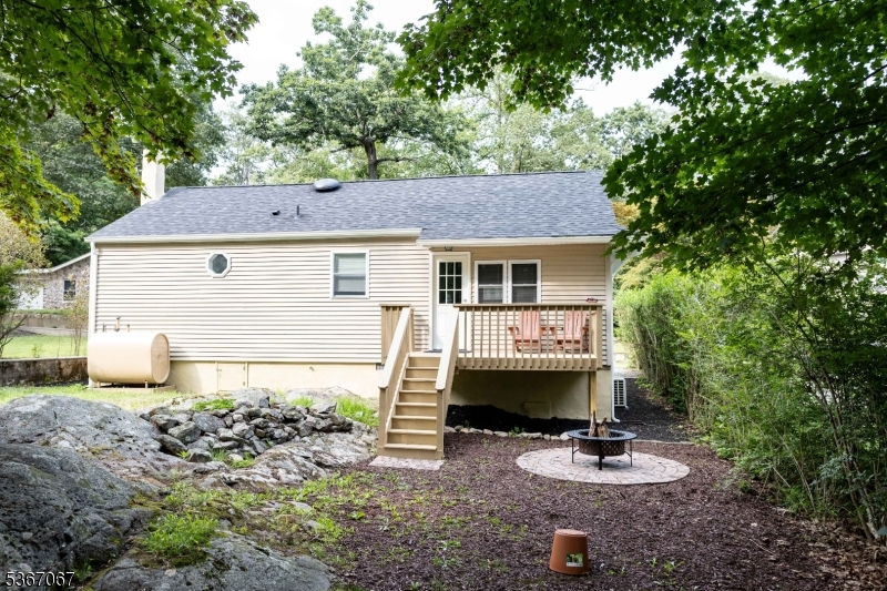 4 Bear Pond Trl