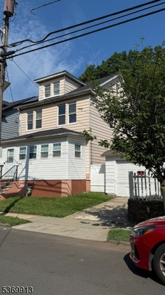 761 Cedar Ave