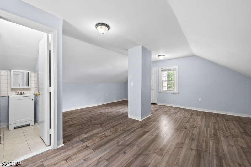73 N 6Th St