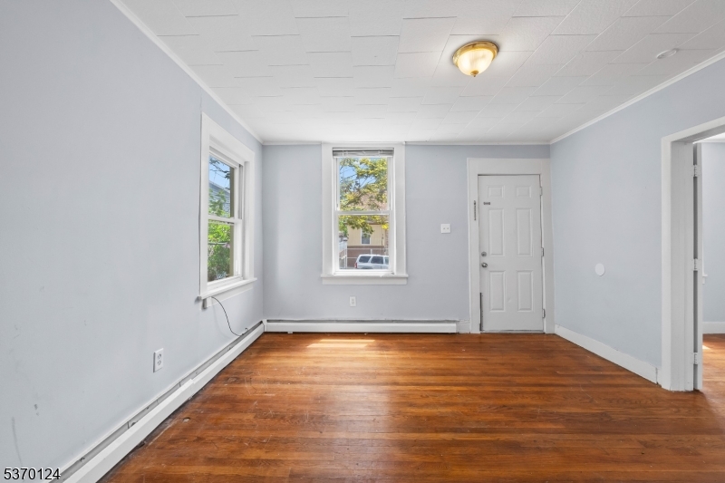 73 N 6Th St
