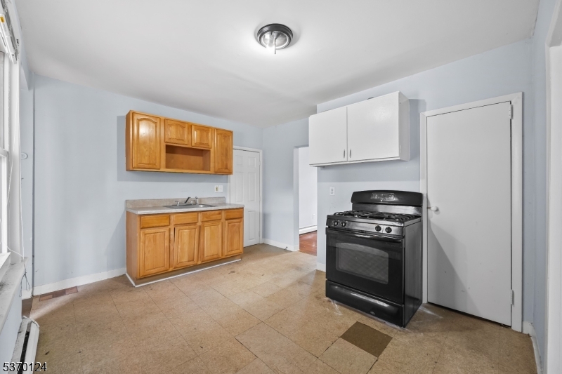 73 N 6Th St