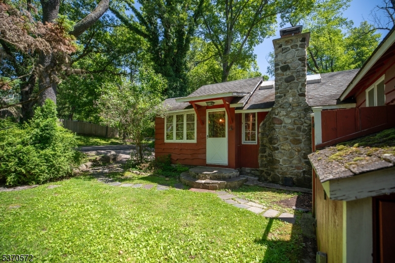 209 Alturas Rd