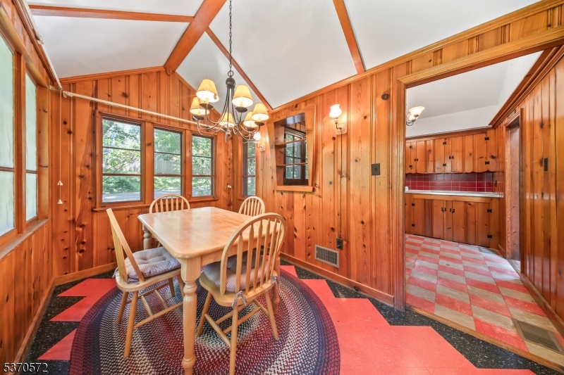 209 Alturas Rd
