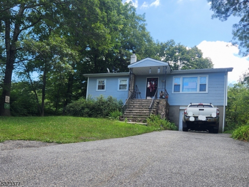28 Lakeside Dr NW