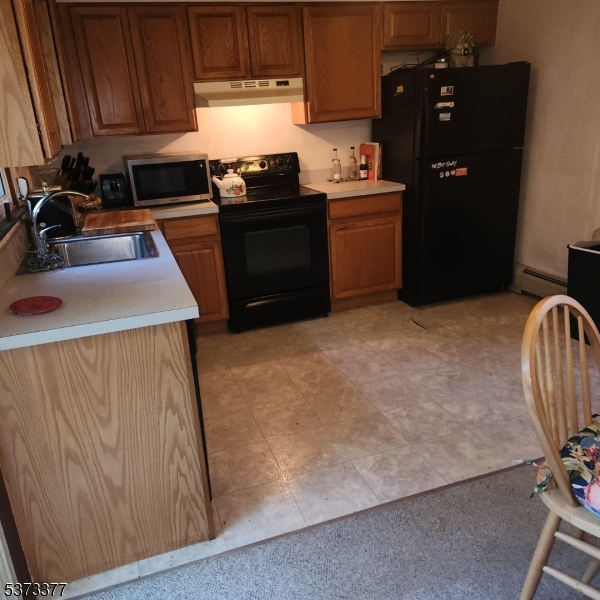 28 Lakeside Dr NW