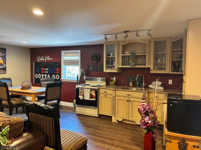 108 Hillside Dr