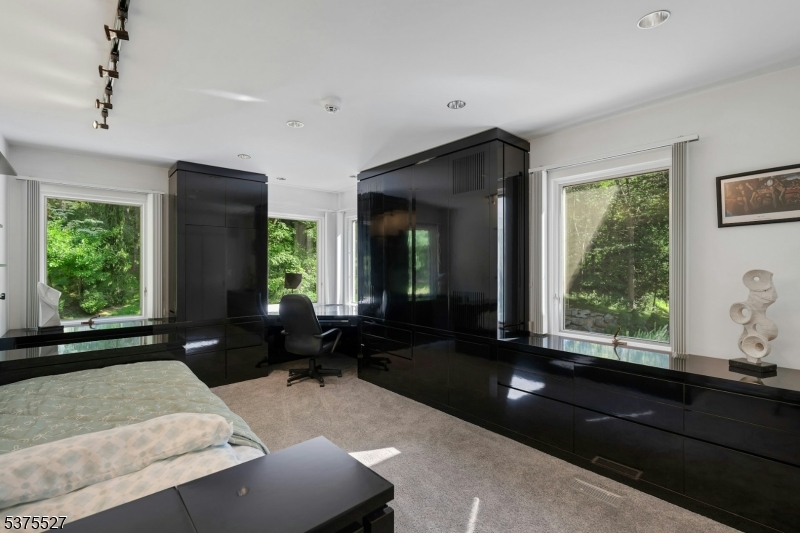 40 Jockey Hollow Rd
