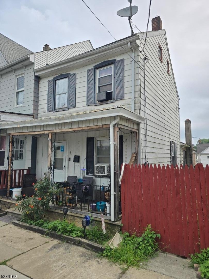 21 Railroad Ave