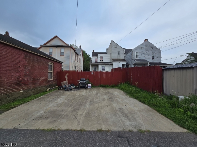 21 Railroad Ave