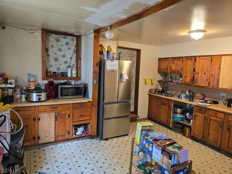 21 Railroad Ave