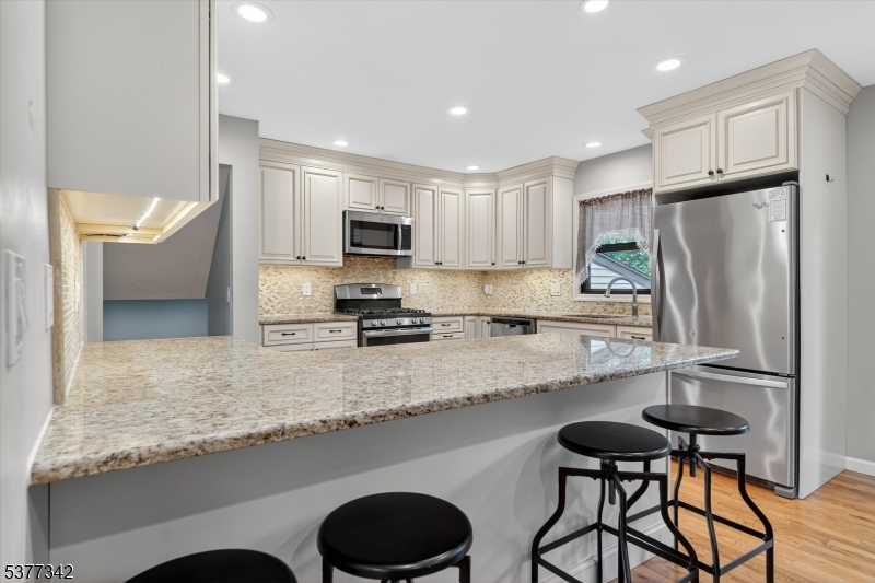 7 Faber Pl