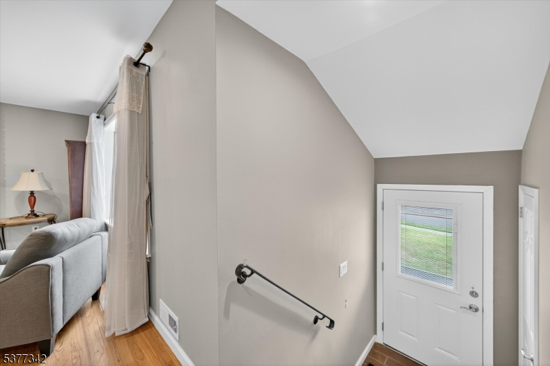 7 Faber Pl