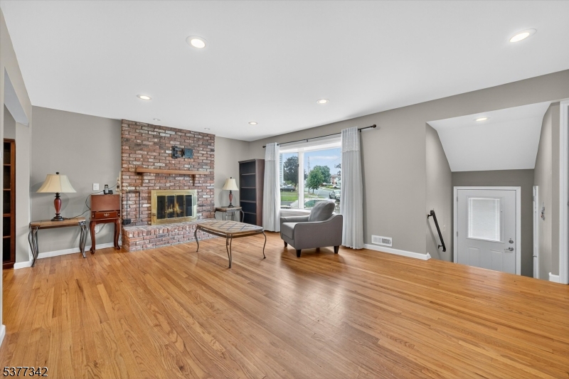 7 Faber Pl