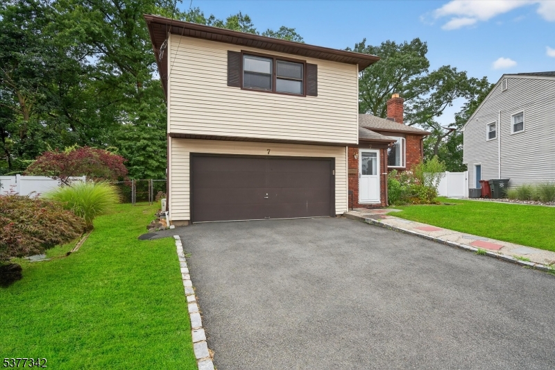 7 Faber Pl