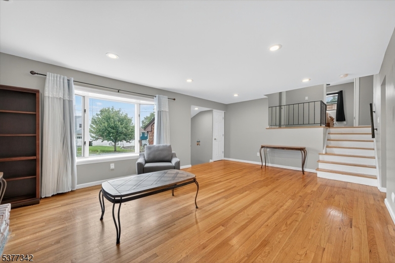 7 Faber Pl