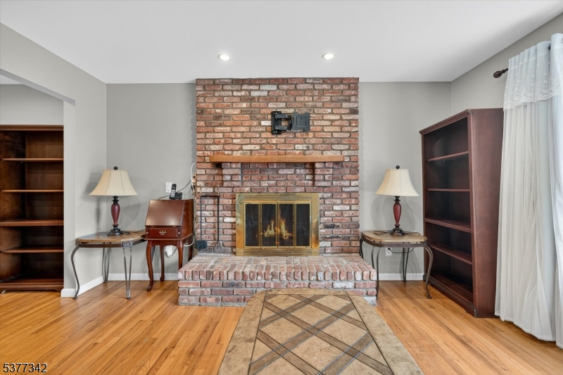7 Faber Pl