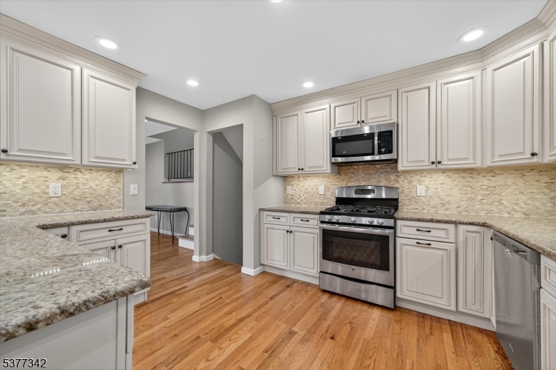 7 Faber Pl