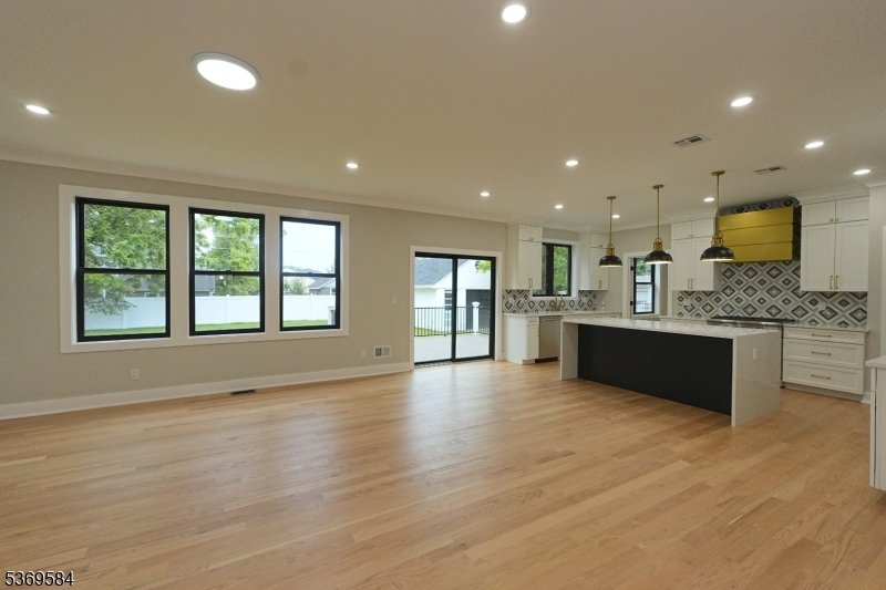 352 Woodland Rd
