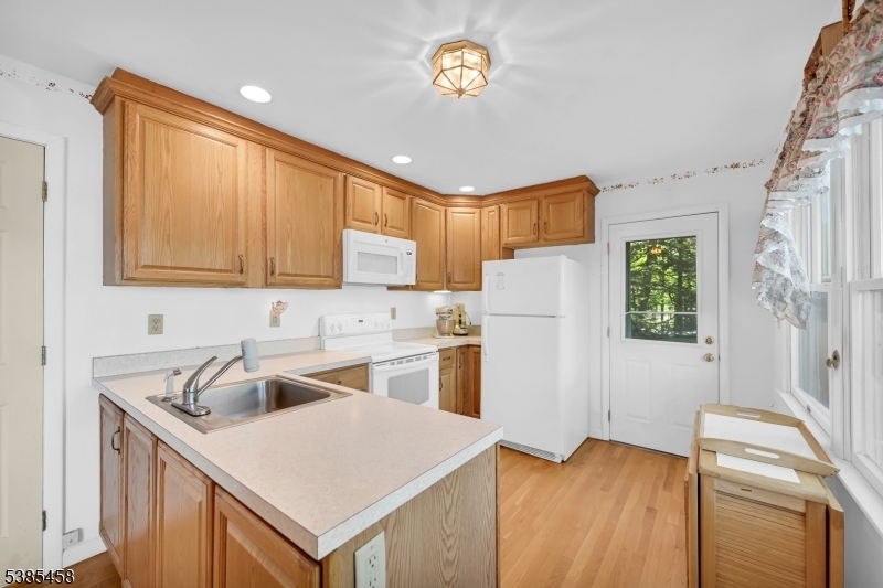 2006 Lakeside Dr