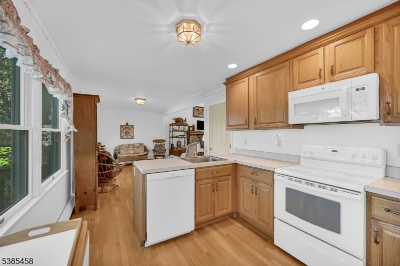 2006 Lakeside Dr