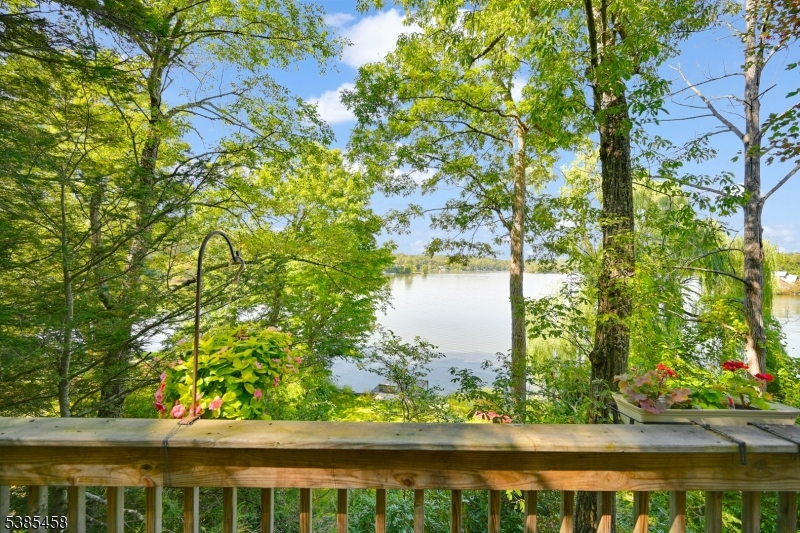 2006 Lakeside Dr