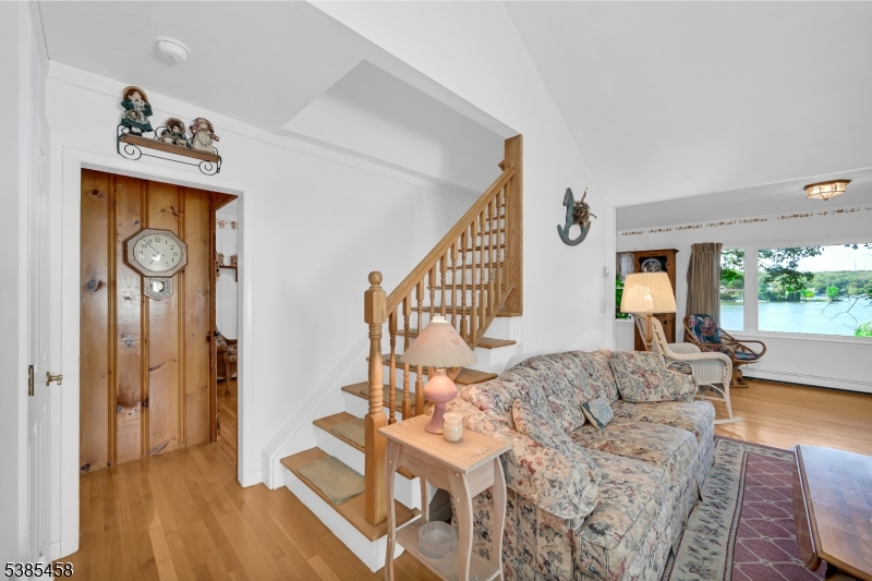 2006 Lakeside Dr
