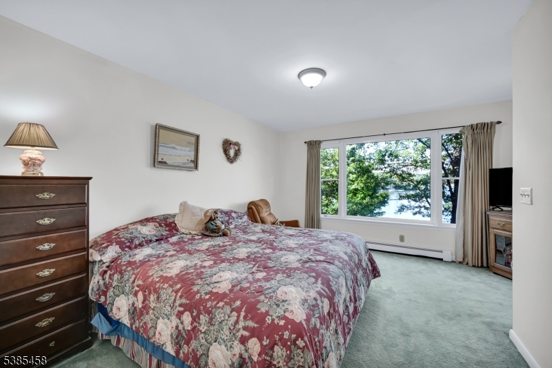 2006 Lakeside Dr