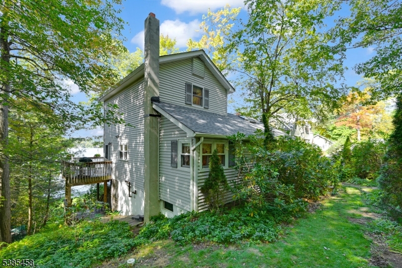 2006 Lakeside Dr