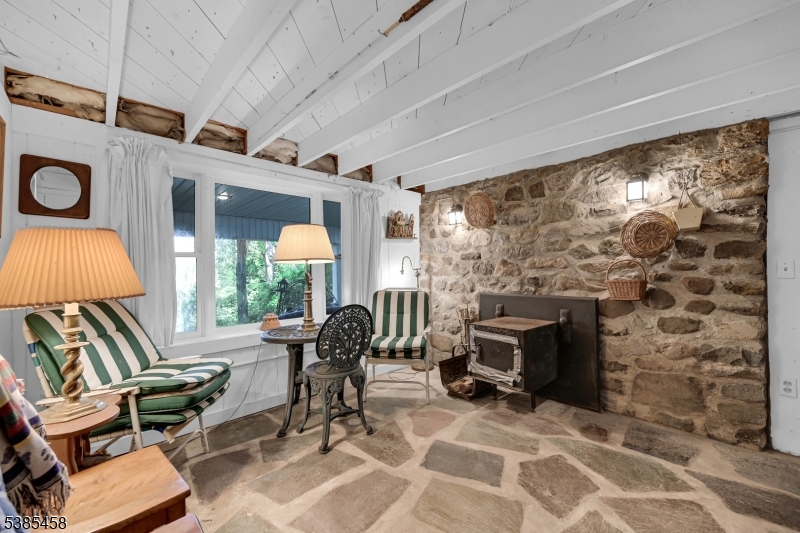 2006 Lakeside Dr