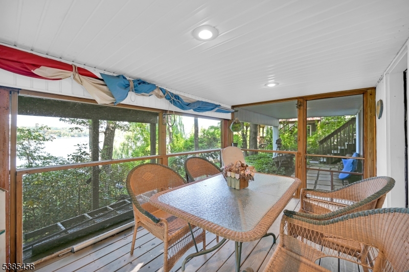 2006 Lakeside Dr