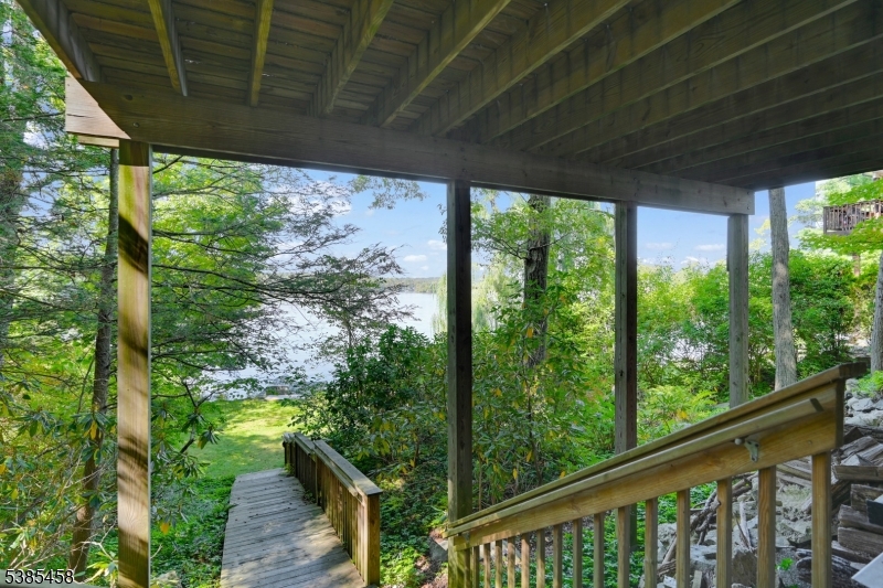 2006 Lakeside Dr
