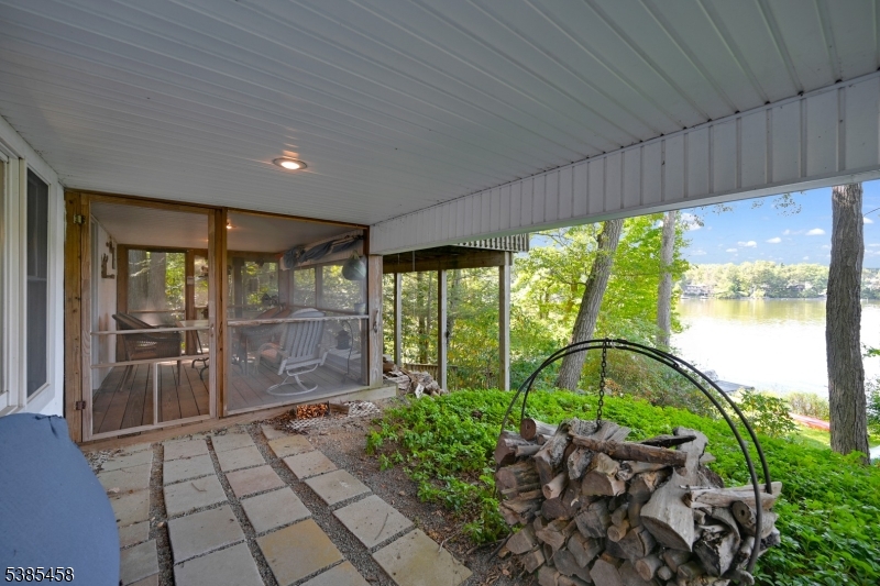 2006 Lakeside Dr