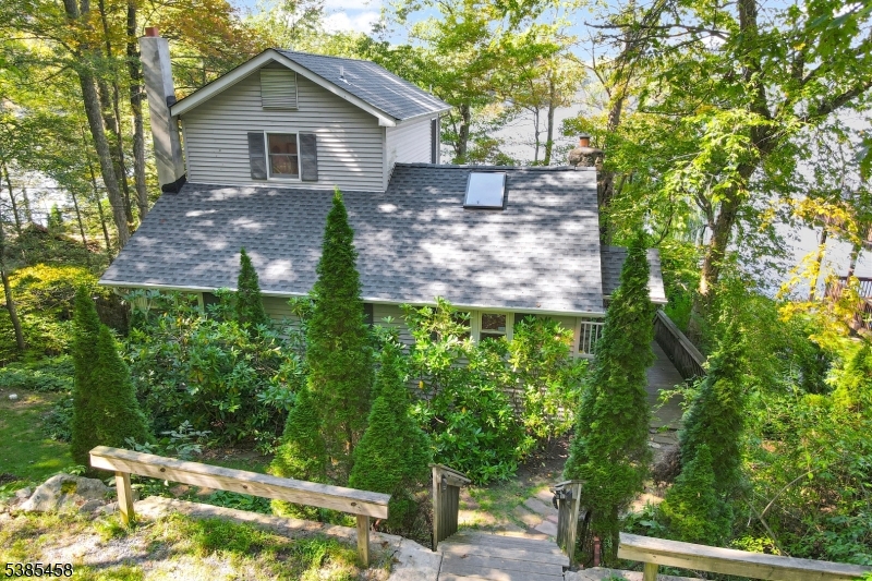 2006 Lakeside Dr