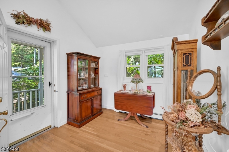 2006 Lakeside Dr
