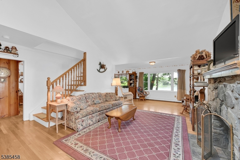 2006 Lakeside Dr
