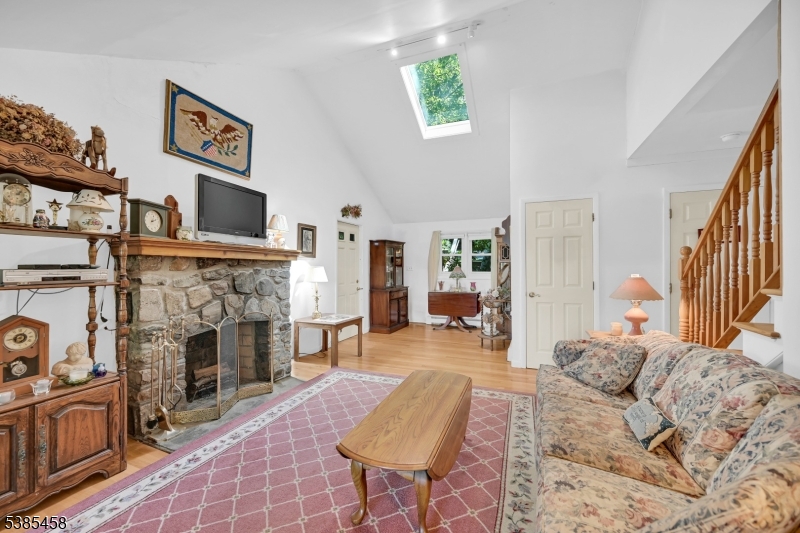 2006 Lakeside Dr