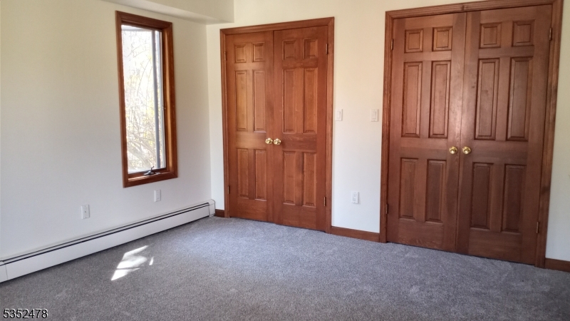 83 Lakeside Dr