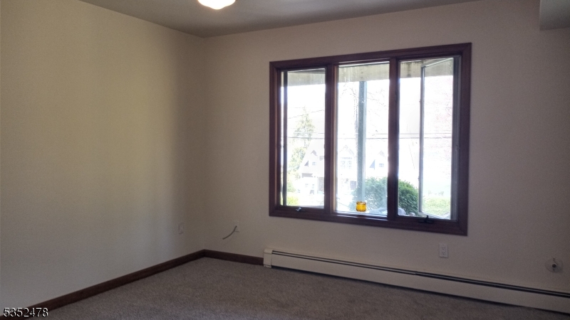 83 Lakeside Dr