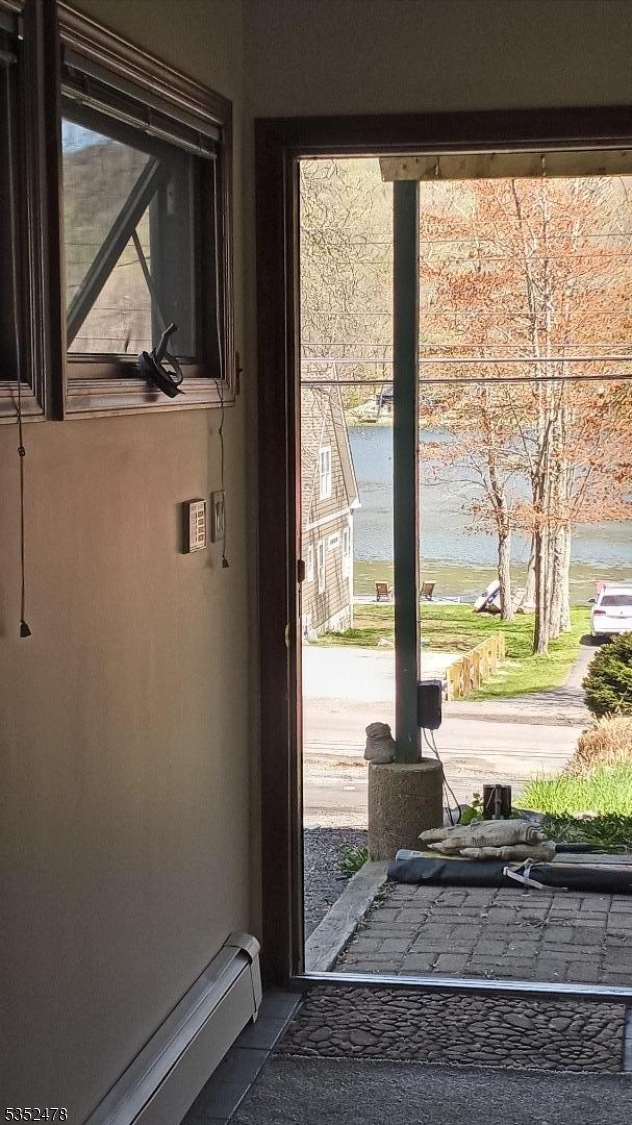 83 Lakeside Dr