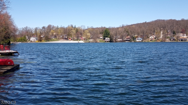 83 Lakeside Dr