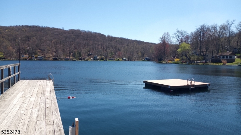 83 Lakeside Dr